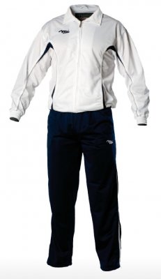 * Sporttenues vanaf � 14,00 * Trainingspakken vanaf � 29,50 * Sporttassen vanaf � 16,00
