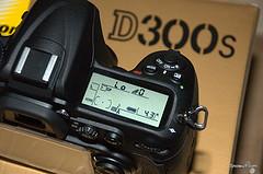 FOR SALE:Nikon D300s 12MP DSLR Camera