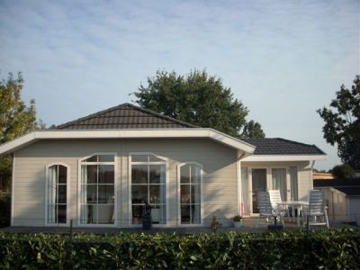 Bijna nieuw Chalet aan de Maas te Lithse Ham