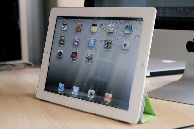 Te koop:: Ipad 2 + 3G Wi-Fi ( 16,32 & 64GB ) & iPhone 4 32gb Unlocked