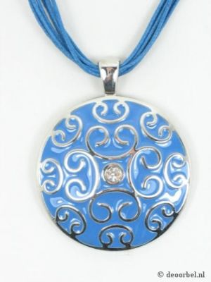Blauwe koordhalsketting met metalen hanger