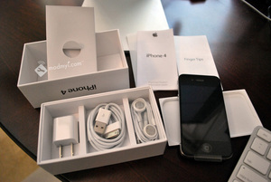 Apple iPhone 4G 32GB / Nokia N8 / Blackberry Torch 9800 
