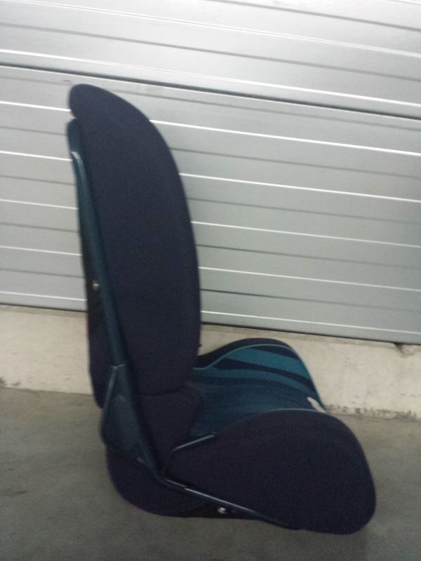 Kinderstoel (weinig gebruikt) voor in de auto te koop 