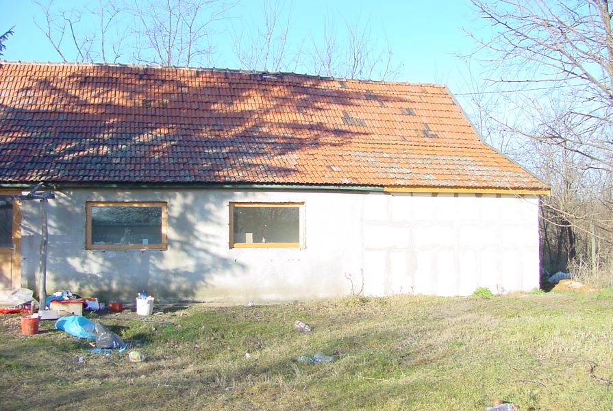 In het Hongaarse Nagykoros ligt deels gerenoveerde boerenwoning.   