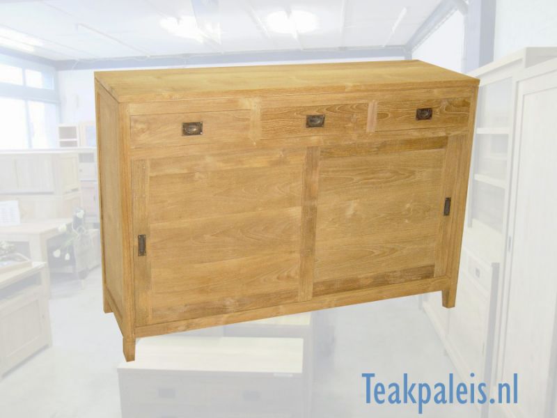 Nieuw bij Teakpaleis brocante teakhouten meubels met top kwaliteit in een sfeervol interieur 