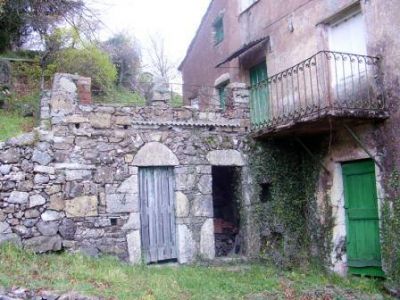 Italie, prov Ligurie, groot huis opknapper met terrein veel mogelijkheden